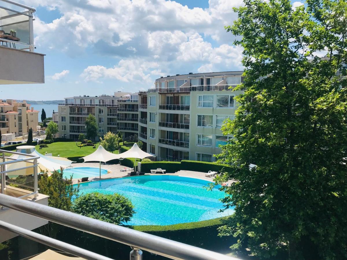 Apartments In Sunny Island Complex เชอร์โนโมเรทส์ ภายนอก รูปภาพ
