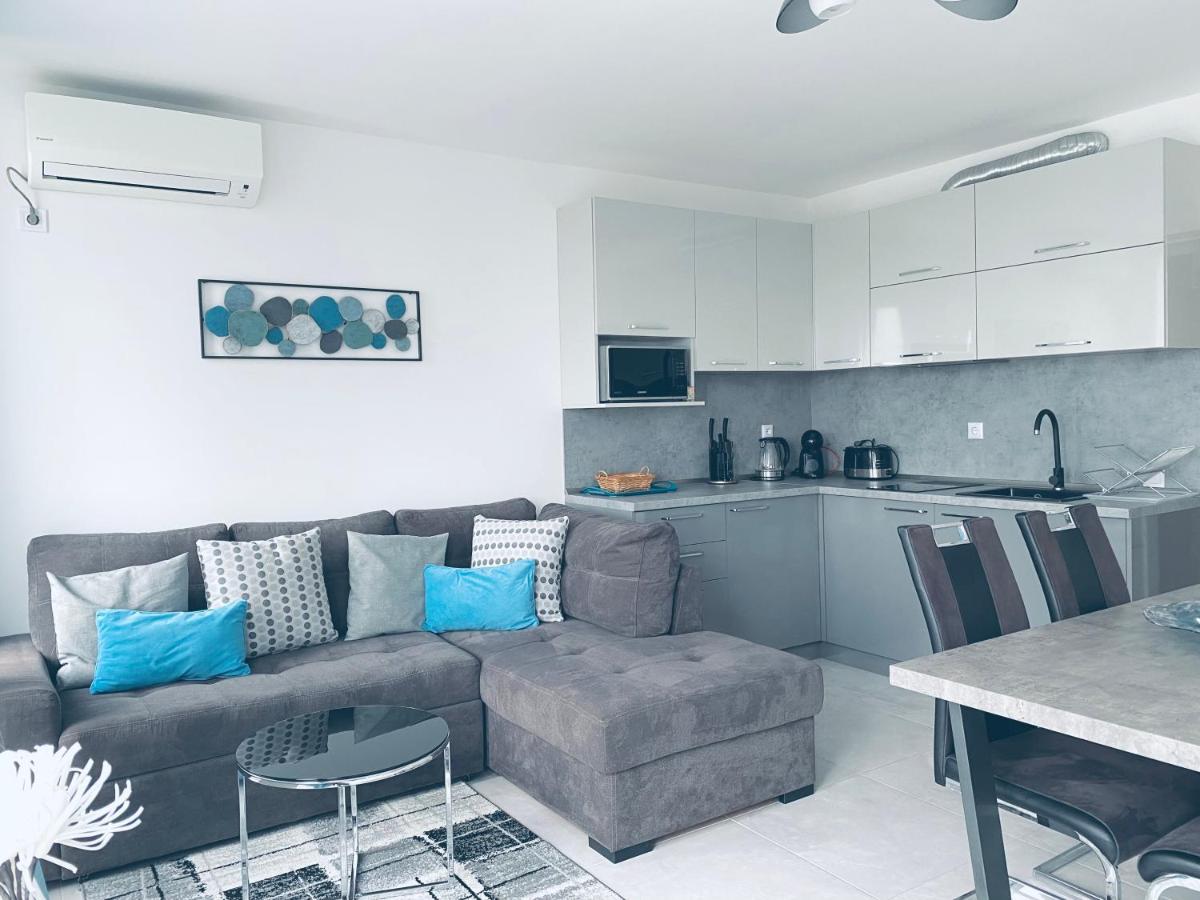Apartments In Sunny Island Complex เชอร์โนโมเรทส์ ภายนอก รูปภาพ