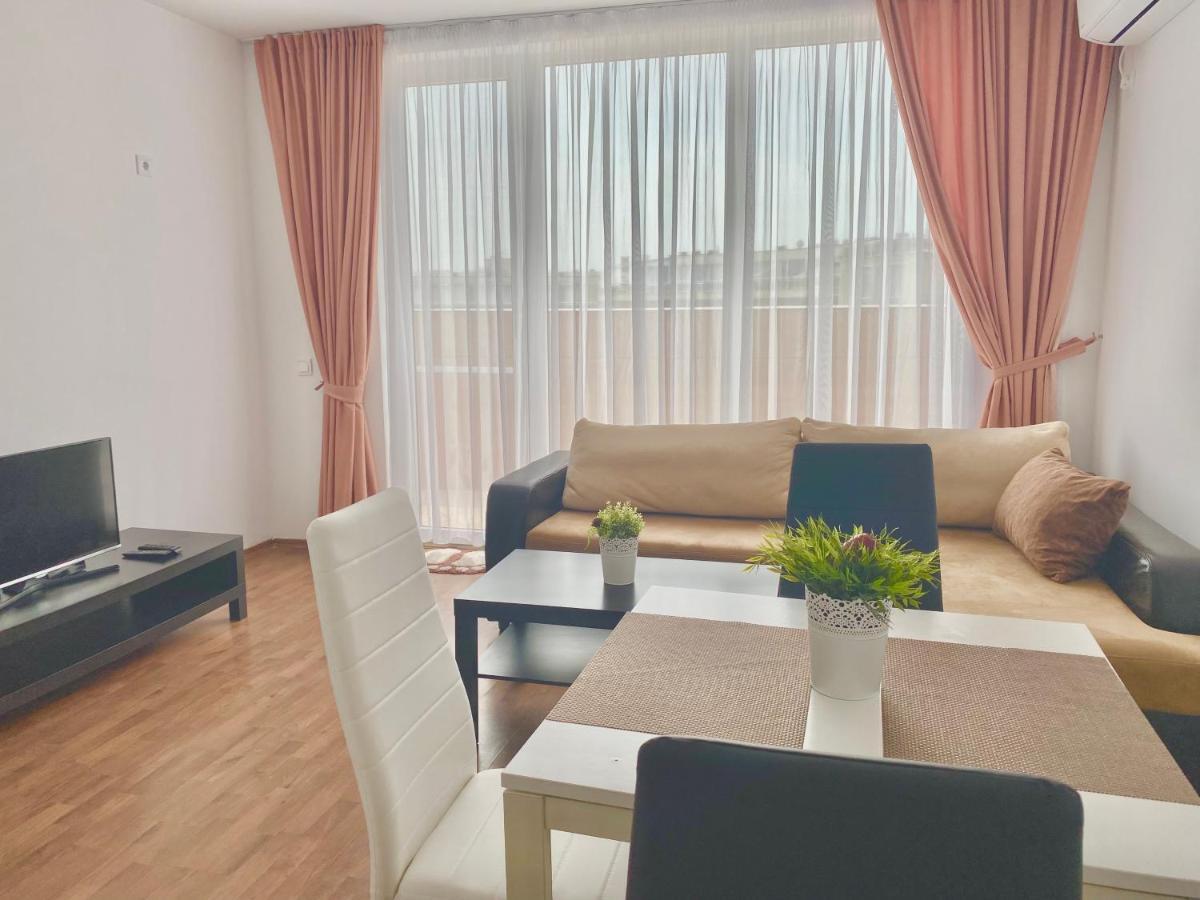 Apartments In Sunny Island Complex เชอร์โนโมเรทส์ ภายนอก รูปภาพ