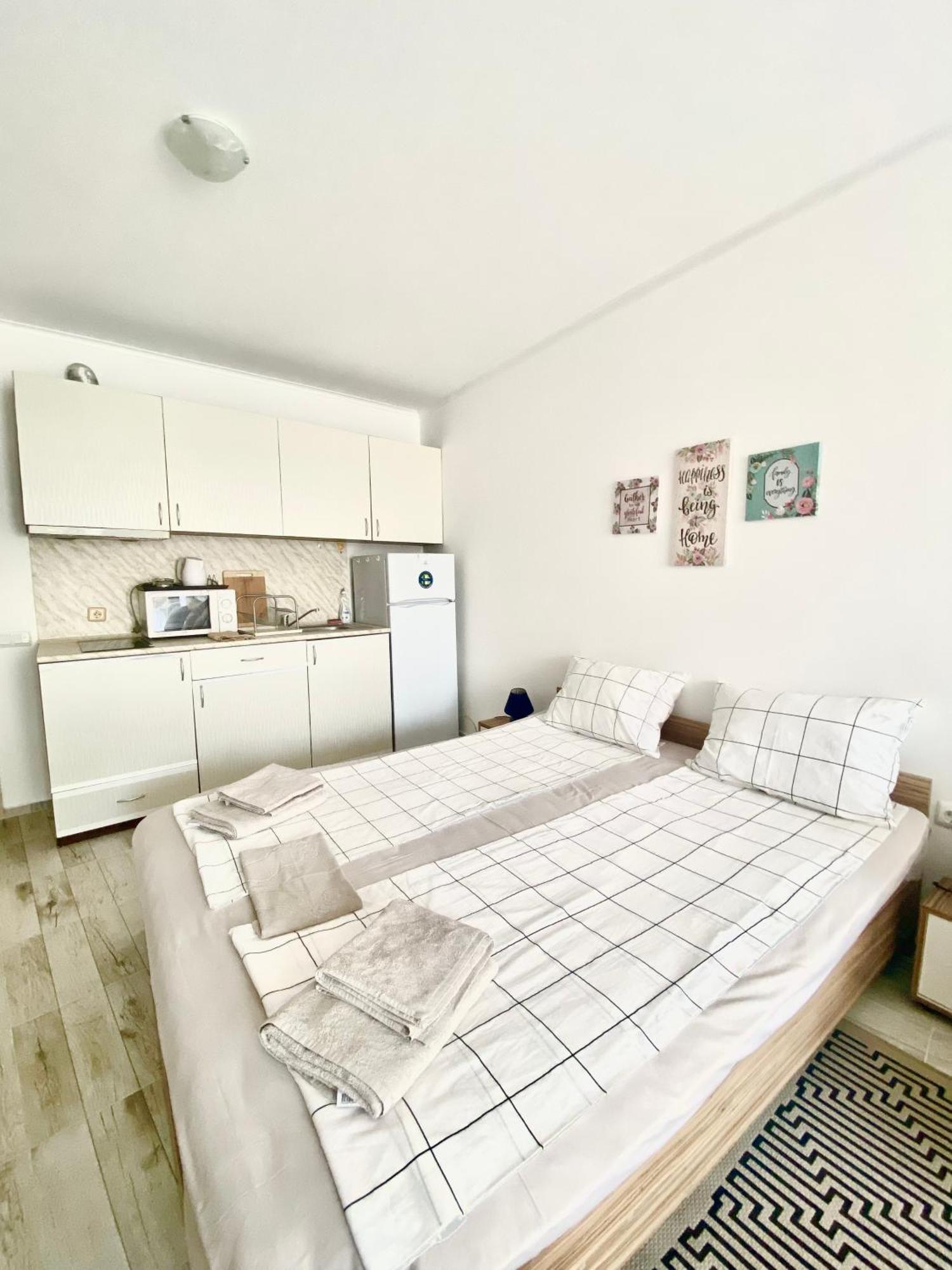Apartments In Sunny Island Complex เชอร์โนโมเรทส์ ภายนอก รูปภาพ