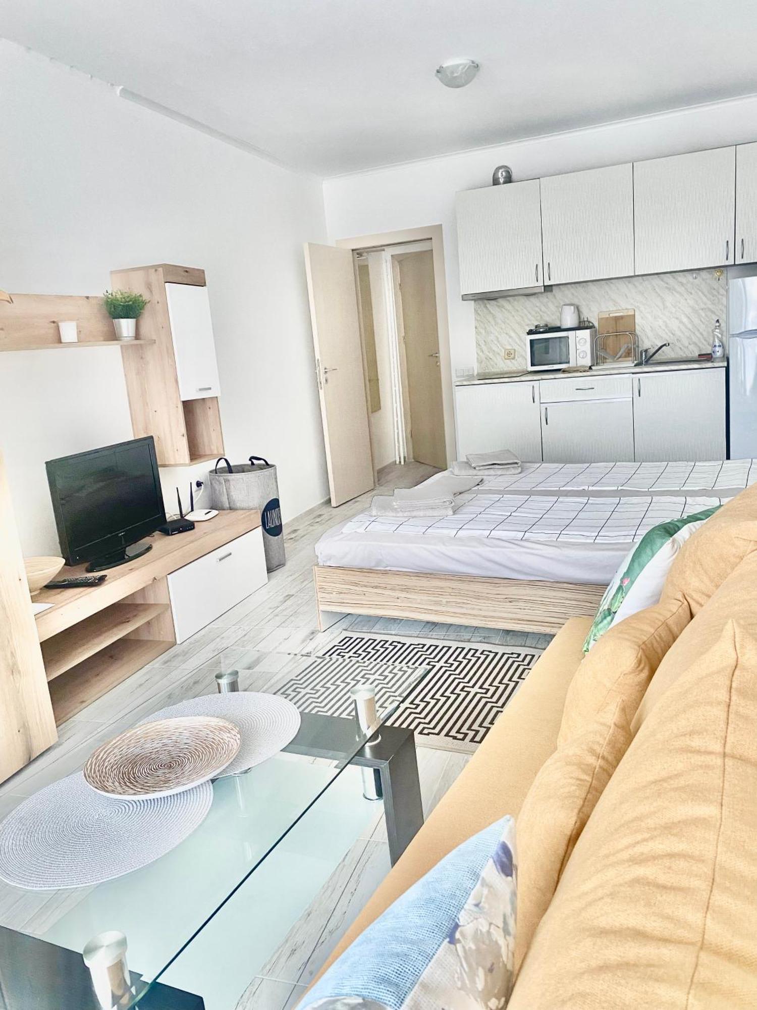 Apartments In Sunny Island Complex เชอร์โนโมเรทส์ ภายนอก รูปภาพ