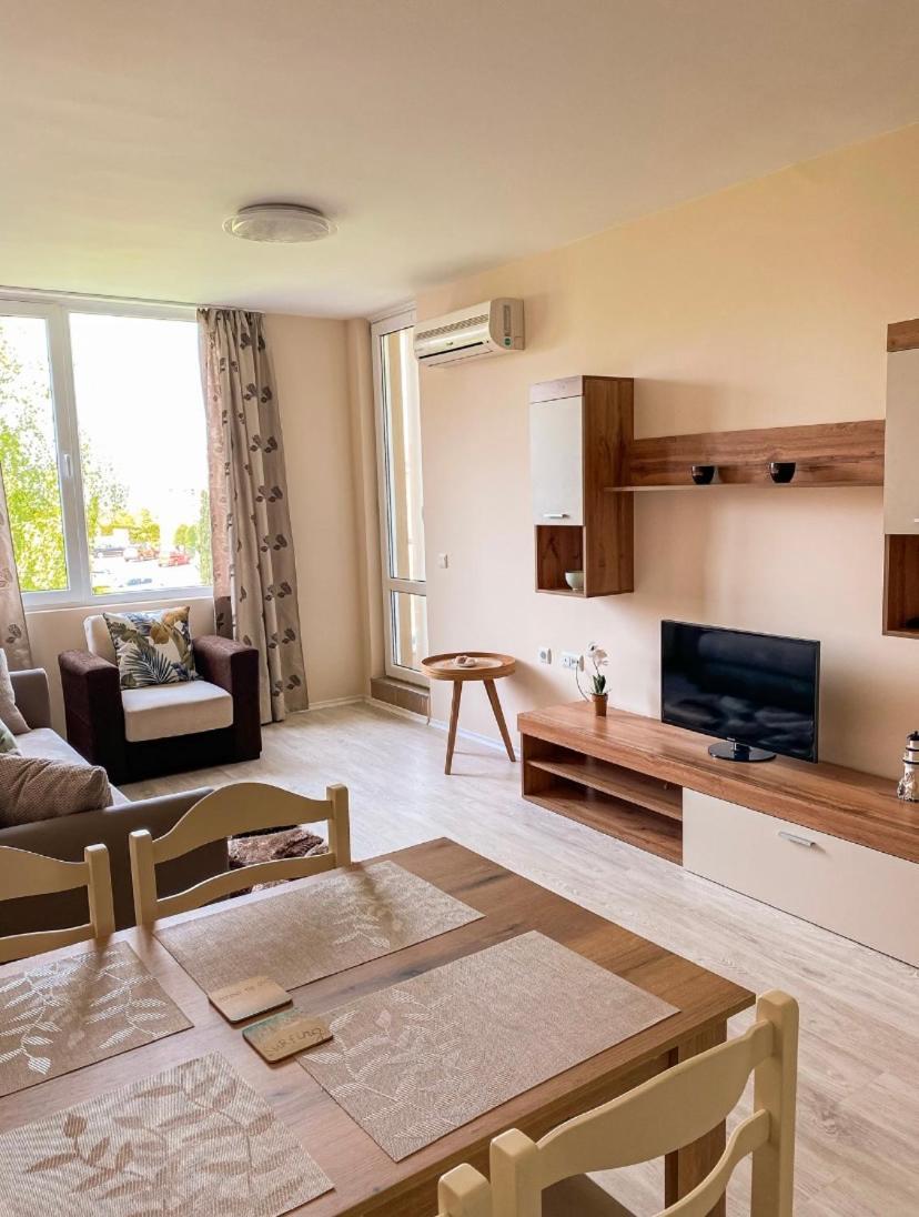 Apartments In Sunny Island Complex เชอร์โนโมเรทส์ ภายนอก รูปภาพ