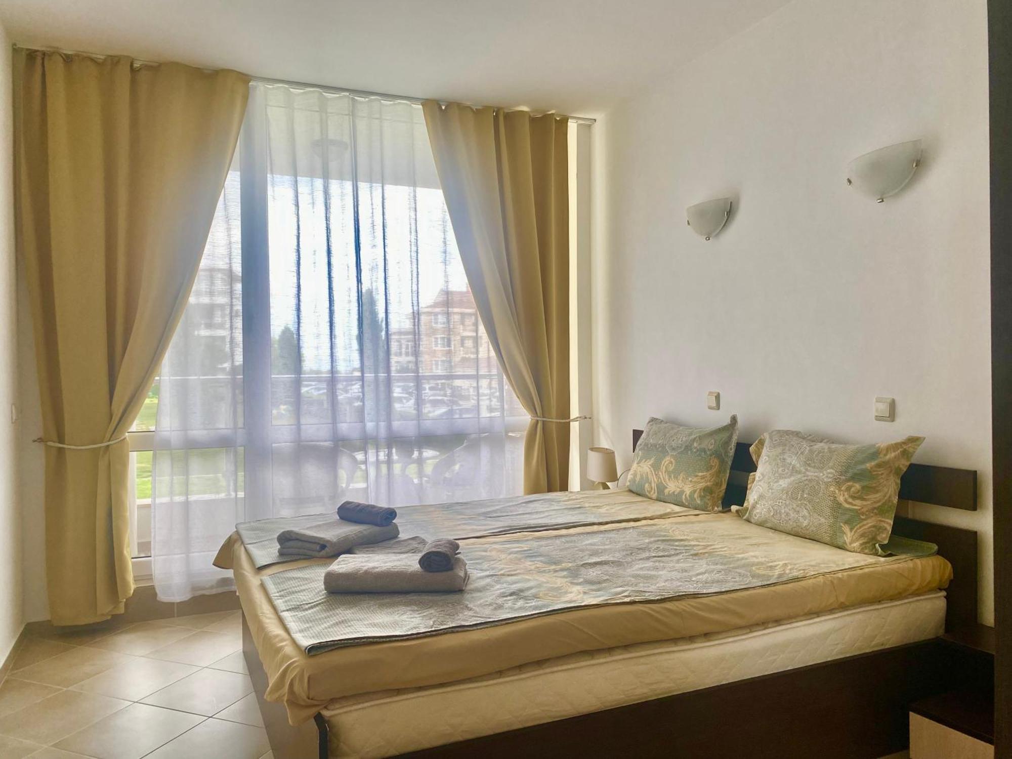 Apartments In Sunny Island Complex เชอร์โนโมเรทส์ ภายนอก รูปภาพ