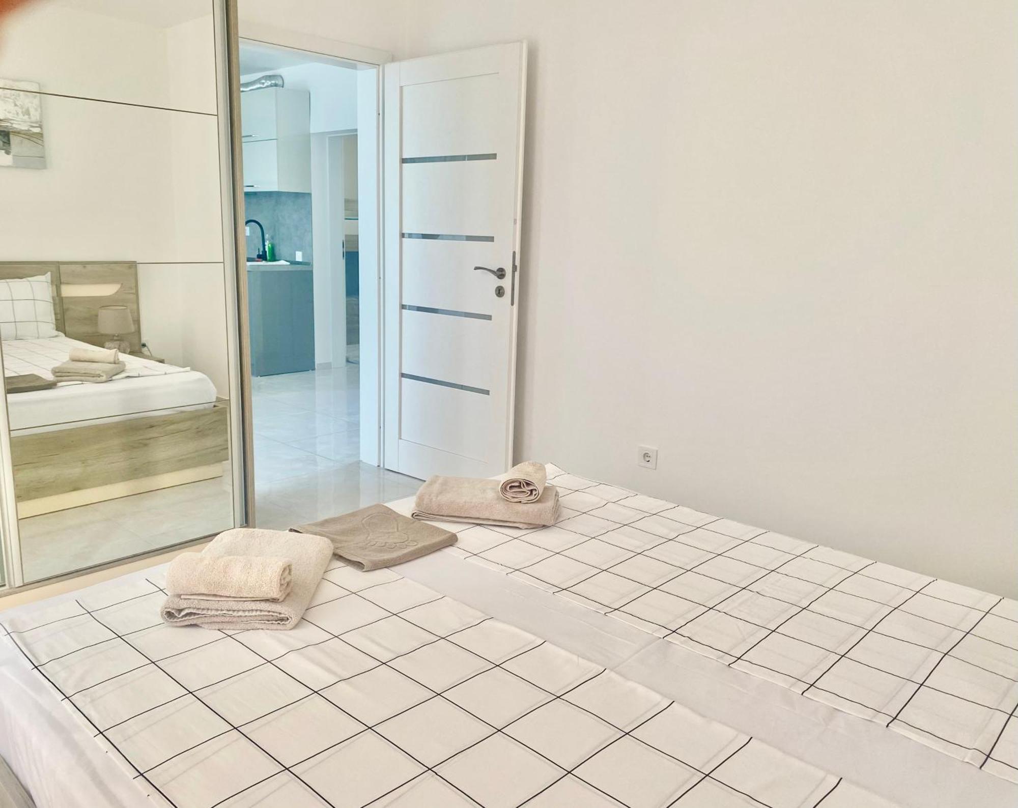 Apartments In Sunny Island Complex เชอร์โนโมเรทส์ ภายนอก รูปภาพ